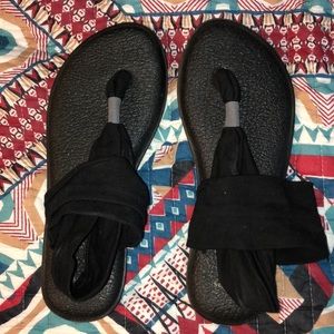 Brand new black Sanuk sandals!